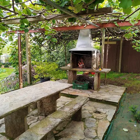 With 3 Bedrooms In With Wonderful Mountain View Terrace And Wifi 2 Km From The Beach Apartament Viveiro