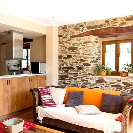 With 3 Bedrooms In With Wonderful Mountain View Terrace And Wifi 2 Km From The Beach