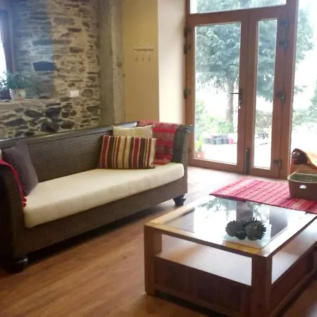 With 3 Bedrooms In With Wonderful Mountain View Terrace And Wifi 2 Km From The Beach Apartament Viveiro