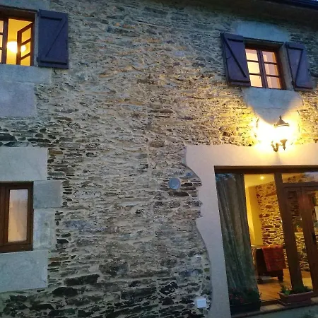 With 3 Bedrooms In With Wonderful Mountain View Terrace And Wifi 2 Km From The Beach Apartament