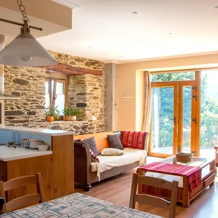 With 3 Bedrooms In With Wonderful Mountain View Terrace And Wifi 2 Km From The Beach Viveiro