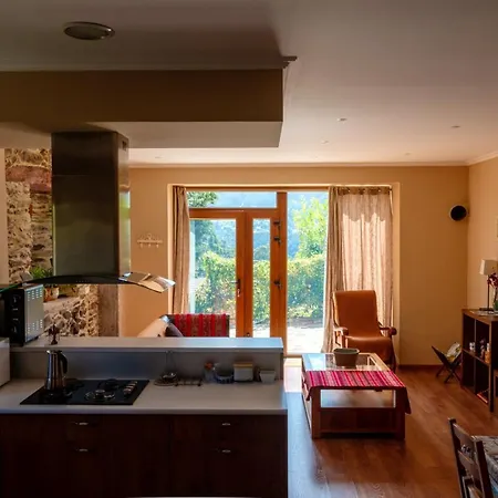 With 3 Bedrooms In With Wonderful Mountain View Terrace And Wifi 2 Km From The Beach *