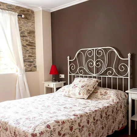 With 3 Bedrooms In With Wonderful Mountain View Terrace And Wifi 2 Km From The Beach Apartament Viveiro