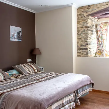 With 3 Bedrooms In With Wonderful Mountain View Terrace And Wifi 2 Km From The Beach Apartament