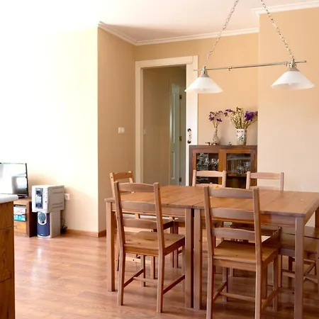 With 3 Bedrooms In With Wonderful Mountain View Terrace And Wifi 2 Km From The Beach Apartament