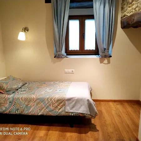 With 3 Bedrooms In With Wonderful Mountain View Terrace And Wifi 2 Km From The Beach Apartament
