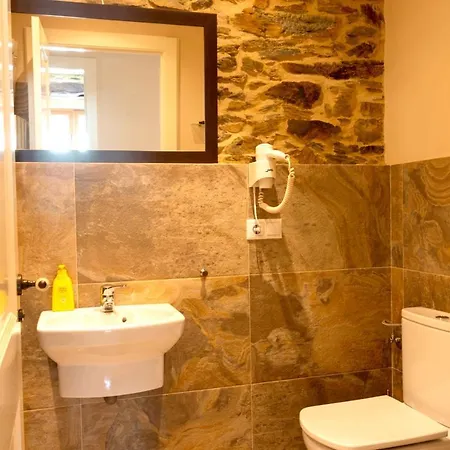 With 3 Bedrooms In With Wonderful Mountain View Terrace And Wifi 2 Km From The Beach Apartament Viveiro