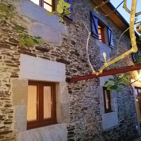 With 3 Bedrooms In With Wonderful Mountain View Terrace And Wifi 2 Km From The Beach Apartament Viveiro