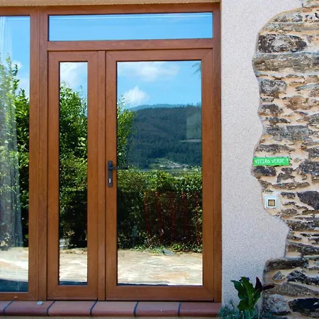 With 3 Bedrooms In With Wonderful Mountain View Terrace And Wifi 2 Km From The Beach Apartament Viveiro